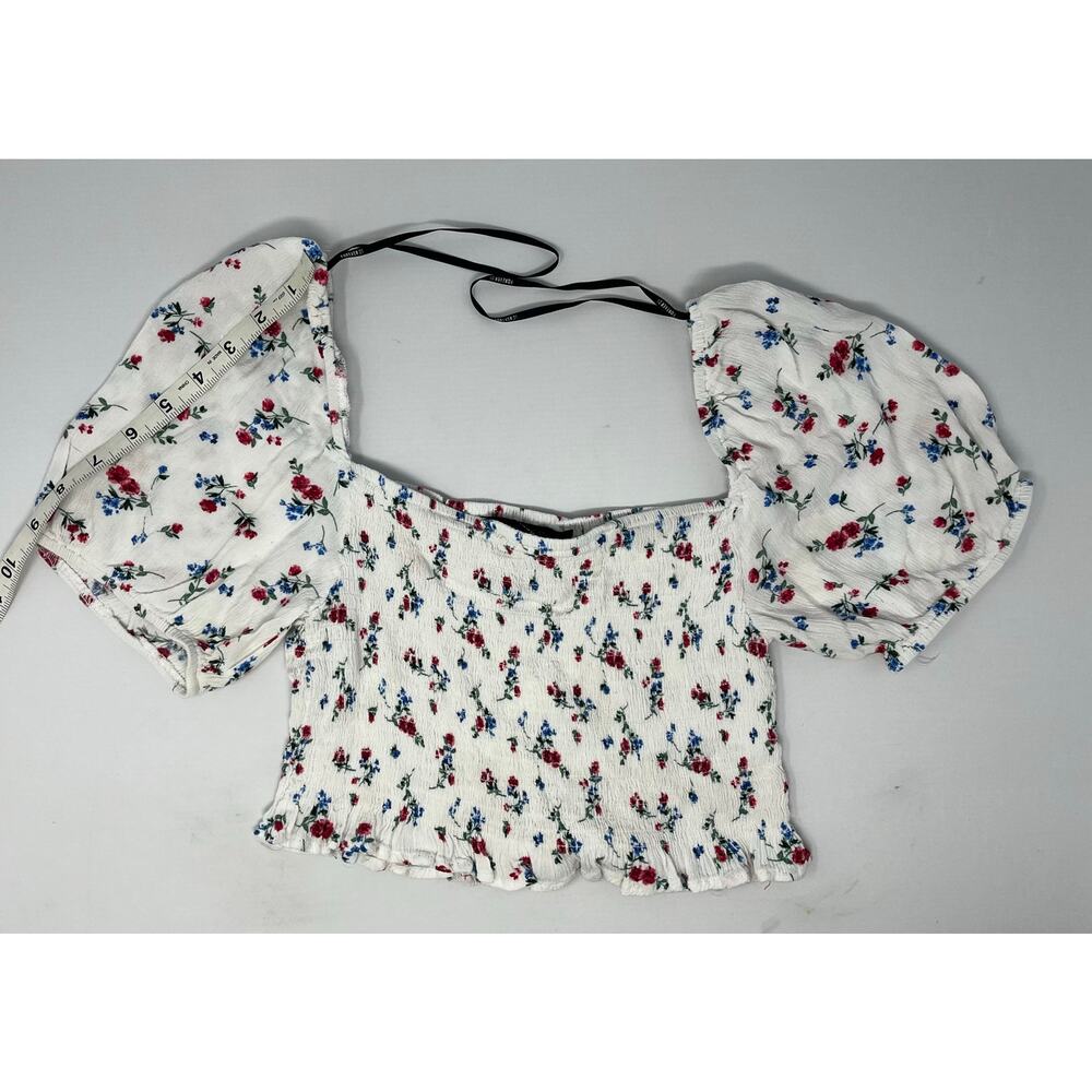 Forever 21 Shirred Crop Blouse with Puff sleeves size Medium Preowned with stain